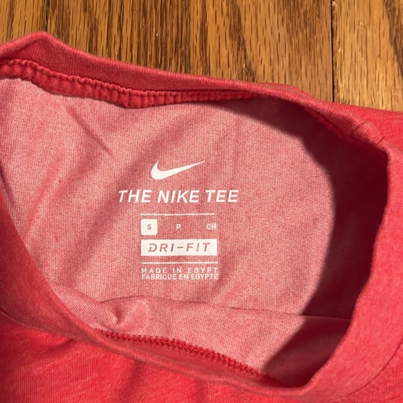 Nike Dri fit red short sleeve tee - Picture 3 of 5